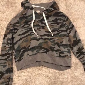 cropped camo hoodie